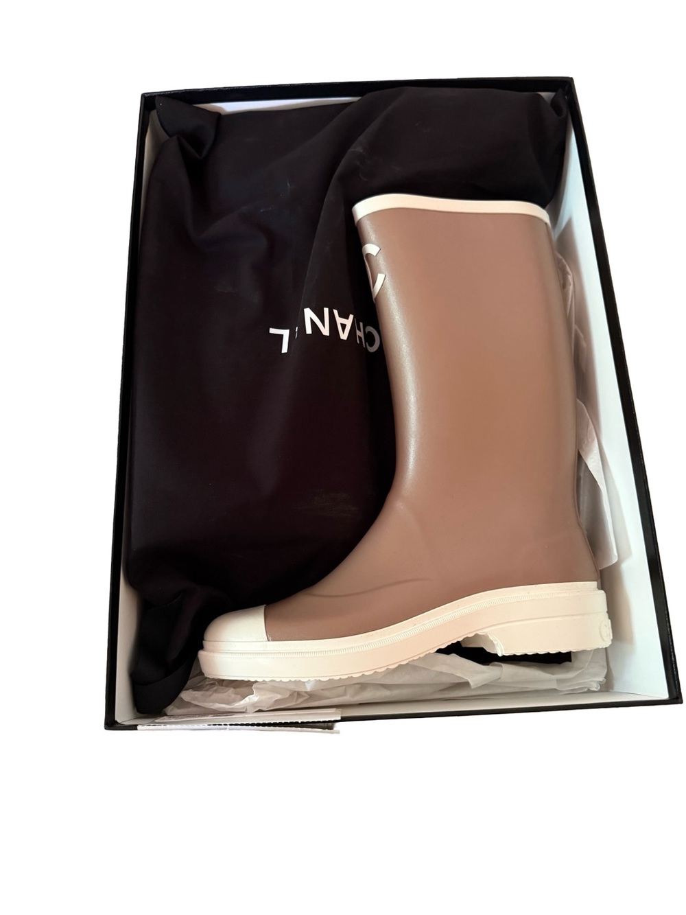 Chanel Caoutchouc CC Logo Rain Boots in beige and white rubber NWT - Picture 6 of 11